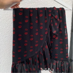 Omlottkjol - Omlottkjol från Na-kd. Helt slutsåld, storlek 36. 