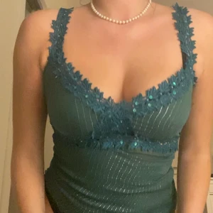 Party linne - Party linne med ett litet hål i men syns inte 