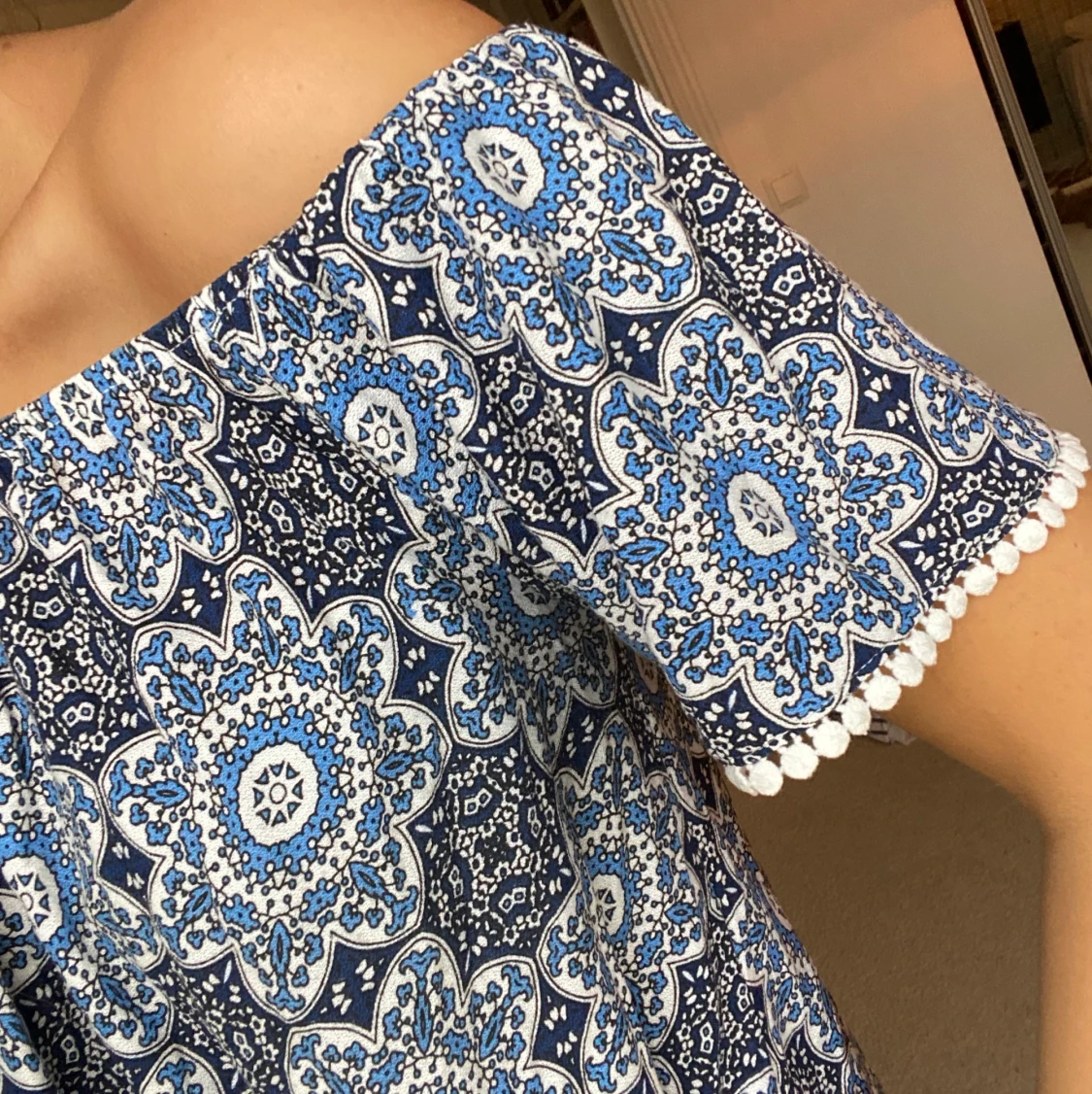 Mönstrad axeltröja