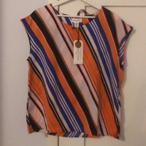 Top  - Oanvänd top inköpt Lindex våren 2020. Holywhyte. Stl M. Nypris 249:-