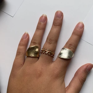 Ringar - Säljer dessa tre ringar, styckpris 50 kr. Säljer pga ingen användning. Köpare står för frakt 22 kr.