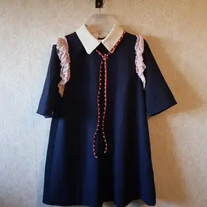 häftig klänning från dollskill i lila/blå med vit krage. använd typ två/tre gånger. den är i stl S från märket Sister Jane. säljes för 600kr plus frakt elr upphämtning i kalmar. 