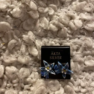 Äkta silver blommörhängen  - Blommörhängen i äkta silver, aldrig använda