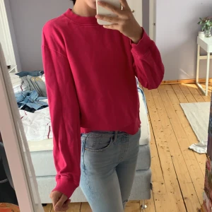 Nakd sweatshirt  - Säljer sweatshirt från Nakd i stl M men passar S också