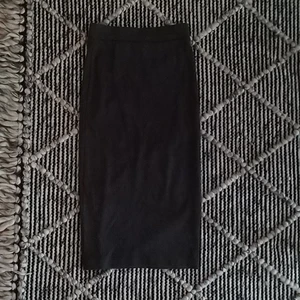 Ribbad kjol - Ribbad grå kjol. Använd 1-2 gånger. Som ny. Storlek XS. 