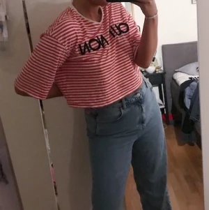 As gullig t-shirt  - Nästan helt oanvänd tröja, så söt och bekväm! 