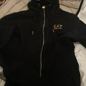 Ea7 tracksuit dam - Pris kan diskuteras 