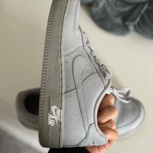 Nike Air Force 1 Gråa - Stlk 38, nypris: 1100, bra skick