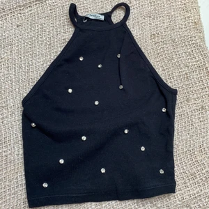 Linne från Zara - Fint linne från Zara med stenar på. Storlek S! Frakt tillkommer