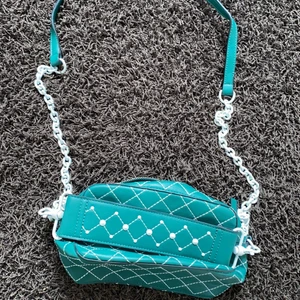 Väska från mango - Cool väska från mango i fint skick. Frakt tillkommer