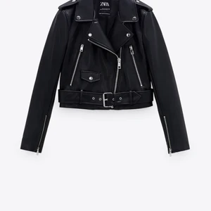 Supersnygg skinnjacka ifrån zara - Supersnygg jacka ifrån zara, väldigt bra skick då jag använt den några få gånger (lånad bild)