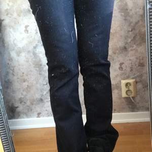 Jättesnygga G-stat jeans, tyvärr både för korta och för stora på mig, svarta, lite bootcut