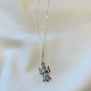 Halsband Ängel⭐️ - Halsband ängel⭐️ 59kr &  frakt 15kr! Vill du köpa? Kontakta mig!✨Från min tillverkning (kolla in @en_smycken på instagram!) Självklart oanvänt 