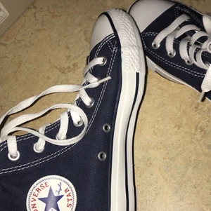 HELT NYA Converse! - Säljer skor storlek 37.5 Helt nya aldrig använt  Finns i Trollhättan!