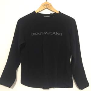 Tight långärmad DKNY-tröja inköpt för ett tag sen på humana