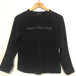 DKNY-tröja - Tight långärmad DKNY-tröja inköpt för ett tag sen på humana