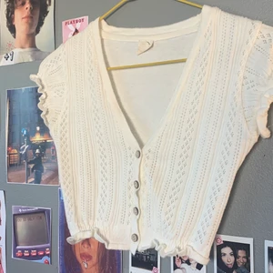 Urban outfitters tröja - Jätte gullig tröja från Urban outfitters köpt för 300kr säljer då den tyvärr inte kommer till användning 💕 