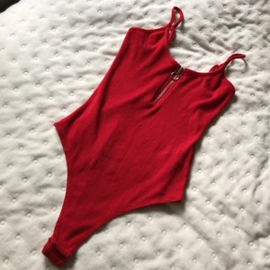 Body - Röd fin Body från Kanadensiska Urban Heritage