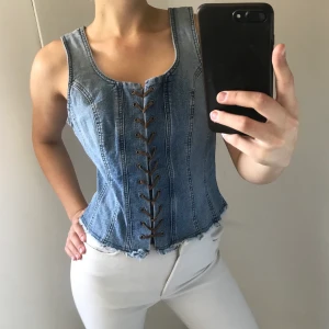 Korsett jeans - Sjukt fin korsett i denim som tyvärr är för stor för mig😭 älskar den här så mycket😩😍