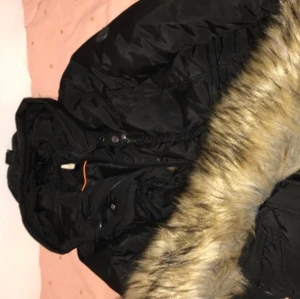 Roca barocca jacka  - En fin jacka i bra skick andvönd 1 vinter ord pris 1800kr lite märken på 