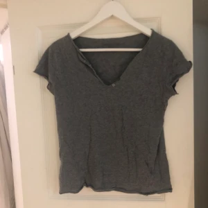 Zadig & Voltaire T-shirt - orginal pris: 1000 kr