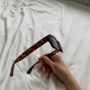 solglasögon  - från nakd, inga repor toppen skick 