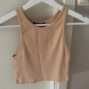 Kort linne från zara, strl S - Fint kort linne från zara i storlek S, använd några gånger i sommar, bra skick och stretchigt material, köparen står för frakten