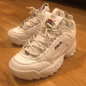 Fila skor - Fika skor, str:36 pris: 400kr+frakt. Använda 2 gånger 