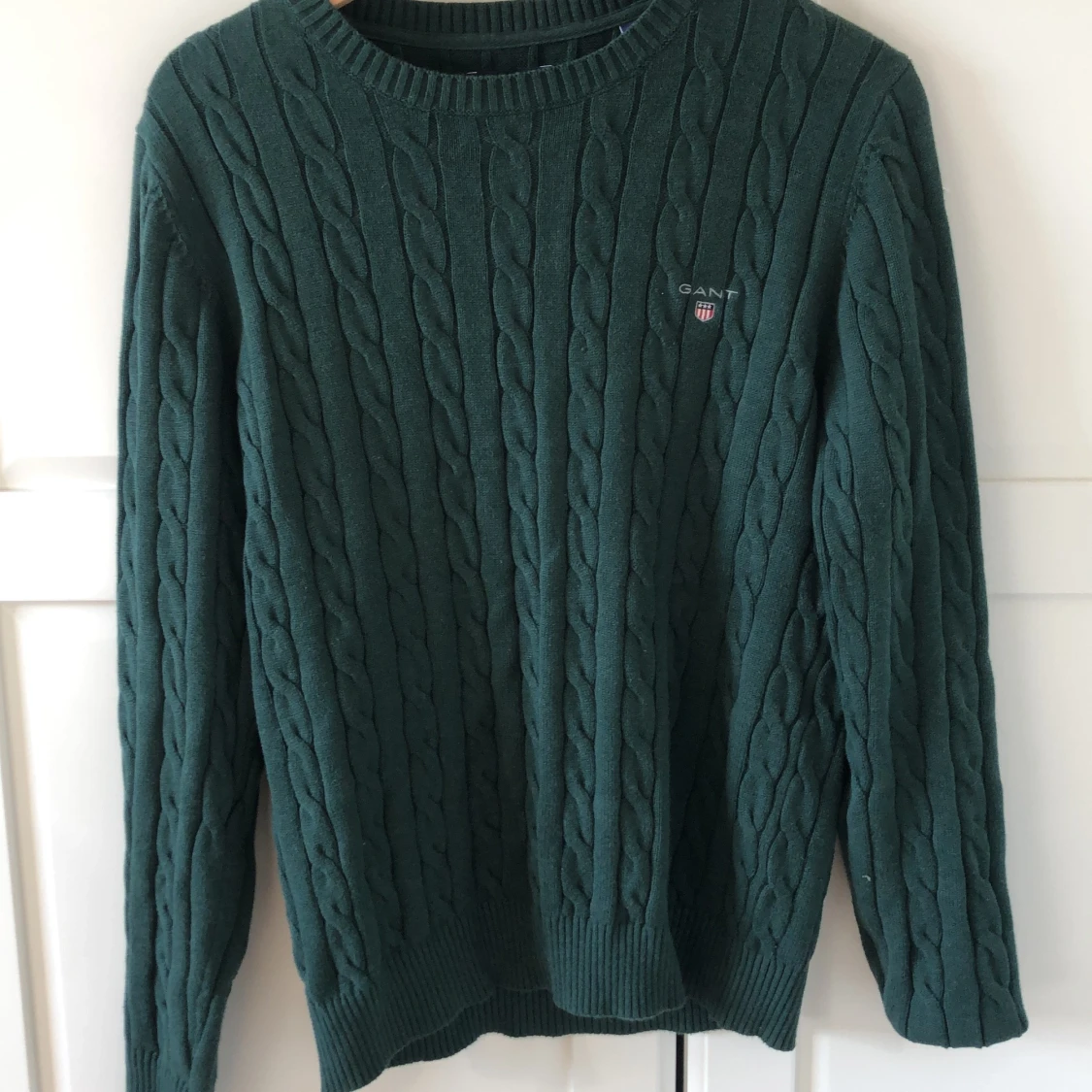 Mörkgrön GANT tröja. (S)