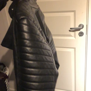 chiquell - är typ nytt jag har använt den 3 gånger jätte fint skicka men den är inte min stil kunde inte lämna tillbaka den🥰