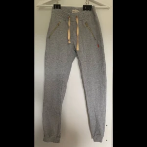 Byxor - Byxor/ mjukis från Lindex för barn, som nya! Frakt tillkommer