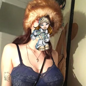 Askattig fusk pälsmössa - Relativt stor fusk pälsmössa, jätte söt o varm o perfekt för vintern<33