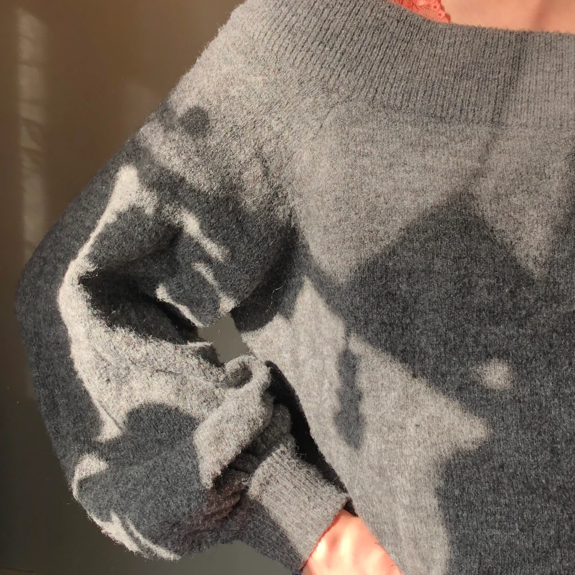 Off shoulder stickad tröja stl 40