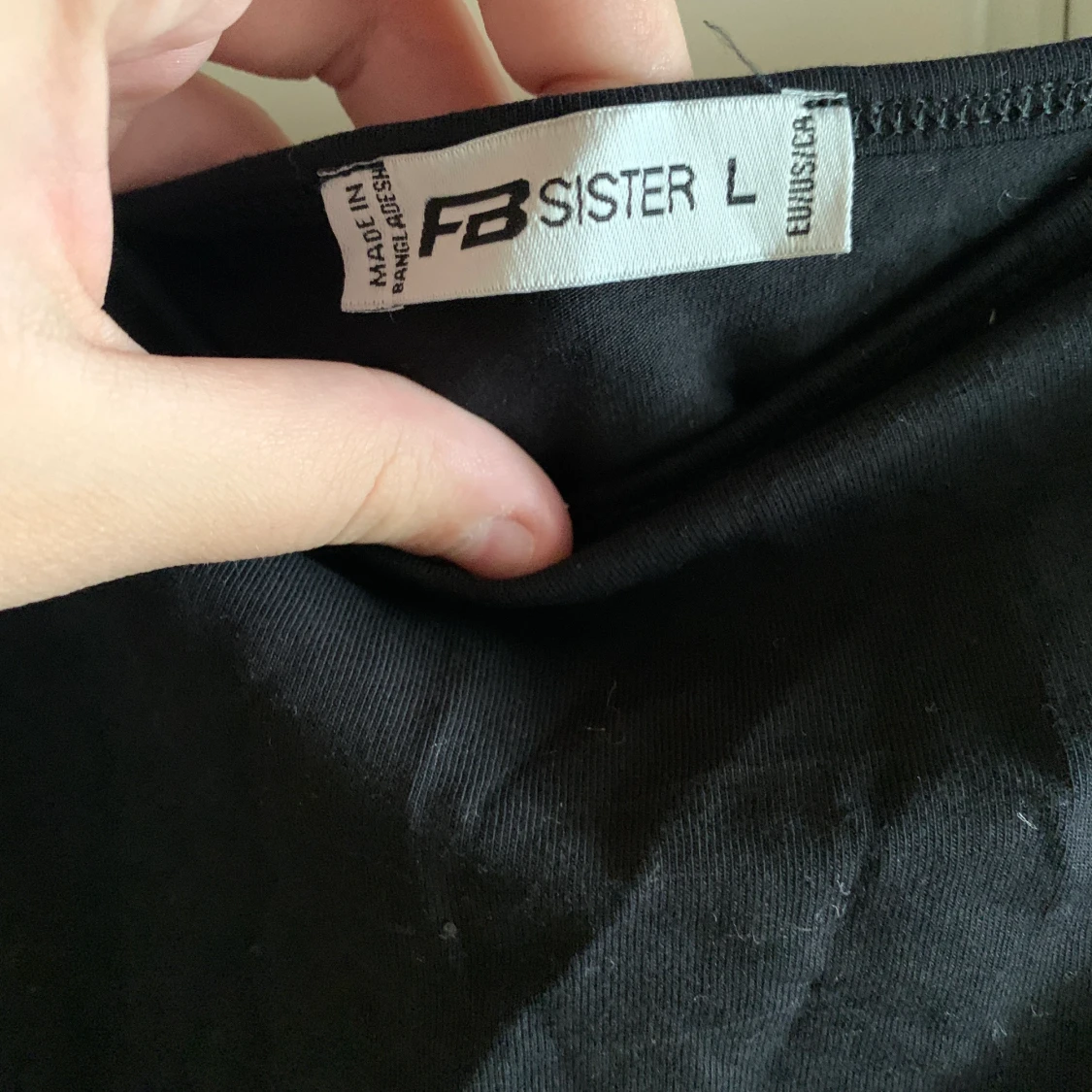 Svart klänning med vit rand på sidorna😊 - 91