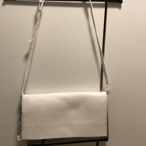 Axelväska - Helt oanvänd