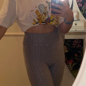 Tränings tights - Använda ca 4 gånger! Så dem är så gott som nya!🤍 bra material och bra stretch💿 köparen betalar frakten!