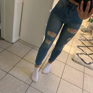 Super populär mom jeans, storlek S. Använda fåtal gånger, köparn står för frakt 📦 