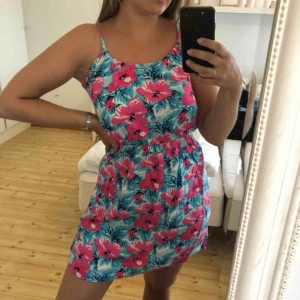  - Klänning från Vero Moda i bra skick. Passar xs-m