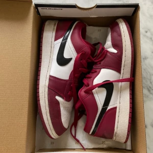 Jordan 1 - Säljer dessa Air Jordan 1 Low (gs) ! Endast frakt, buda!!!!