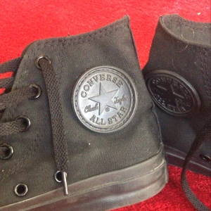 Converse :p - Helsvarta converse i nästan ny skick absolut inget fel på dom 💖