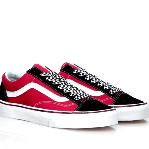 Vans old skool  - Säljer nu mina vans old skool’s då jag inte använder dom, endast använda 3 gånger. Storlek 38,5 men passar en 39 då jag har det på mina skor! Köpta nya för 799kr. Just nu ligger budet på 190kr inkl frakt!😊 