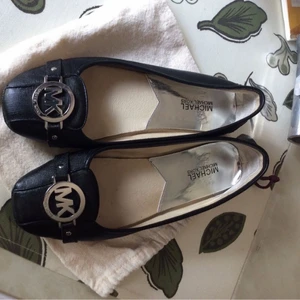 Michael balerina skor  - Säljer mina balerina Michael skor då jag aldrig nästan använder dom, dom är använt i gott skick! Använda ca 3 gånger. Pris kan diskuteras vid snabb affär 