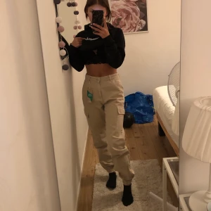 Cargo byxor - Cargo byxor från Gina i stl 36. 