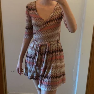 söt klänning - från simplicity new york, står ej storlek men är själv S & den sitter bra. 💗 kan frakta eller mötas på söder