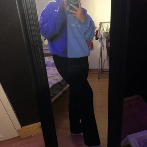 Kostymbyxor  - Super fina svarta kostymbyxor från Åhléns, säljer pga de har blivit för små :( 380kr inklusive frakten 