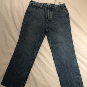 Oanvända jeans från Only - Helt oanvända i straight modell med lappen på. Inköpta i början av juni på Nelly för 429kr. Storlek W31L32