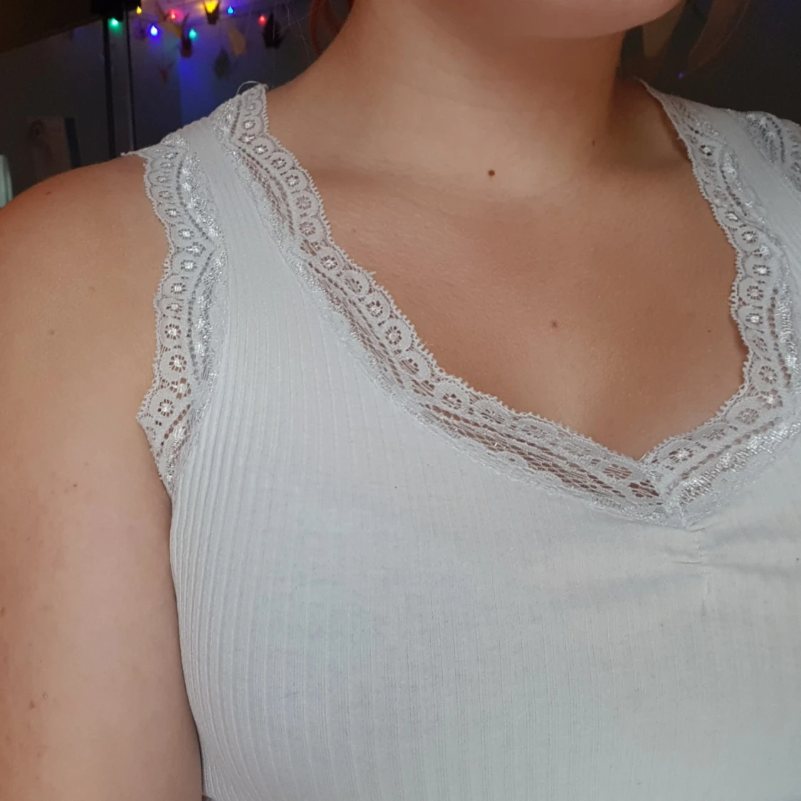 Fin Topp med Spets Dekorationer - 91