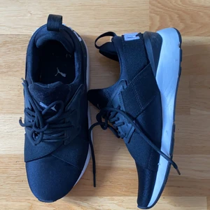 Puma skor - Säljer dessa puma skor ifrån stadium, använda typ 3 gånger pågrund av att dem är lite för tajta, nästan som nya