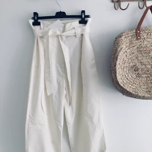 Byxor  - Byxor från hm. Storlek 38. 150kr ink frakt 