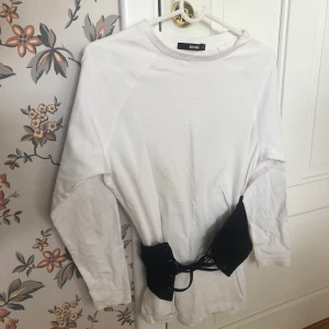 Tröja - Cool korsett tröja ifrån bikbok i strl XS men passar S , endast testad :)